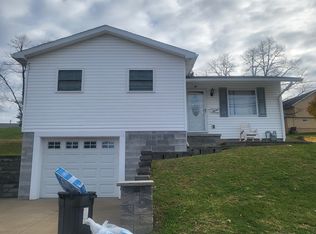 209 Savannah St, Westover, WV 26501