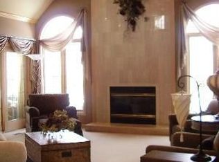 37 Lancaster Ct, Burr Ridge, IL 60527