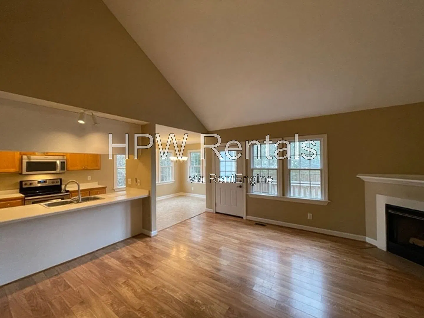 3 bed, 2.0 bath, 1348 sqft, $1,850 — Photo 3