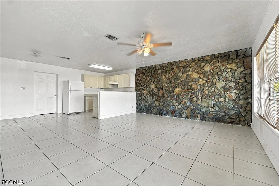2 bed, 1.0 bath, 1332 sqft, $1,200 — Photo 4