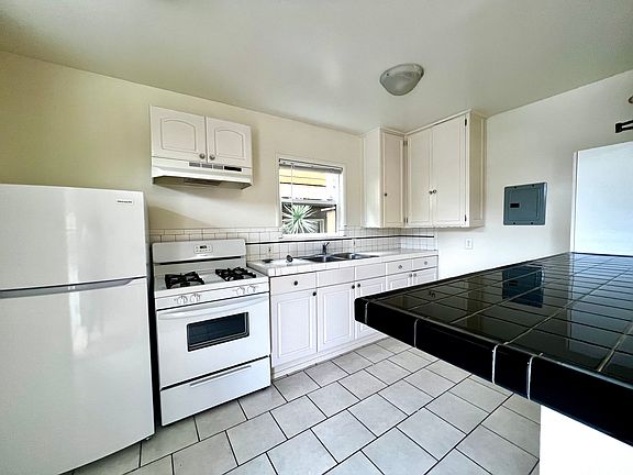 5th image of 2336 Florencita Ave