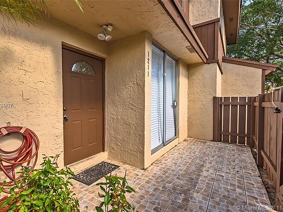 2nd image of 1211 Hampton Blvd #1211