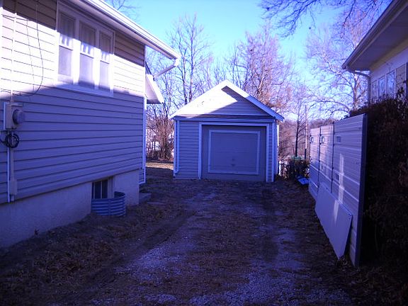 2nd image of 414 E Kansas Ave