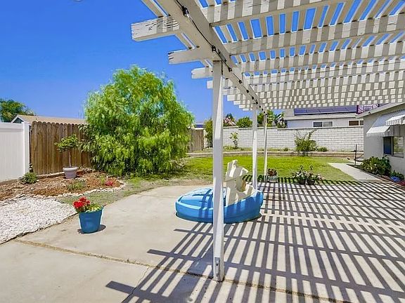 5th image of 4651 Avenida Del Este