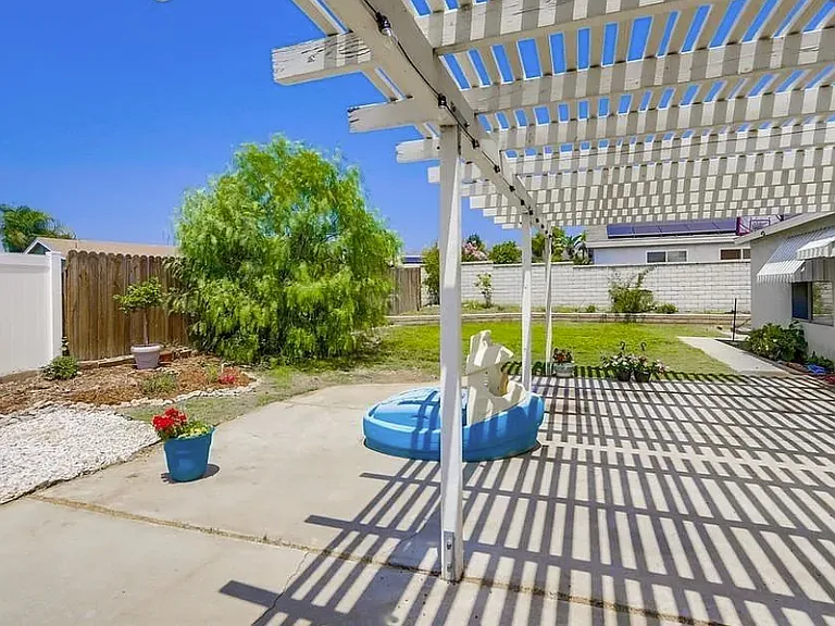 4651 Avenida Del Este — Photo 5