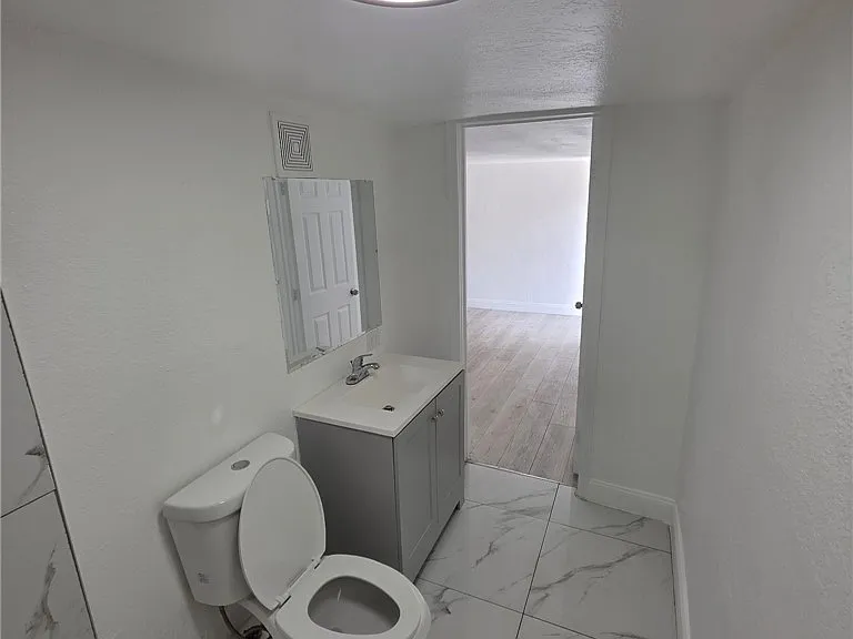 420 Fairfax Dr #5 — Photo 5