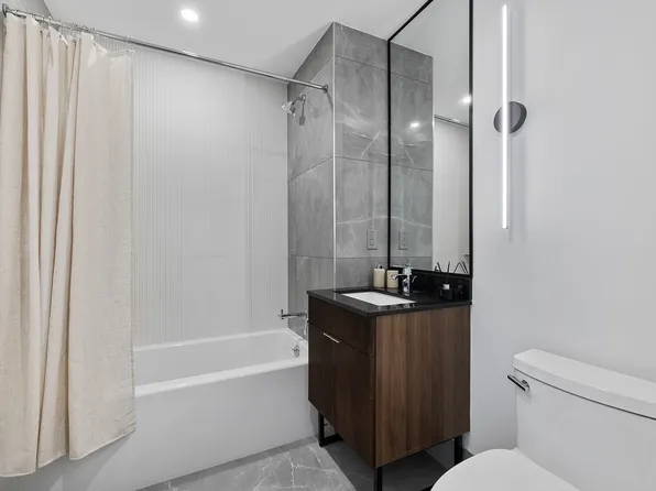 72-01 Queens Boulevard image 6 of 40