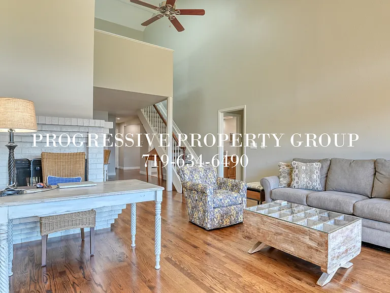 1120 Hill Cir — Photo 5