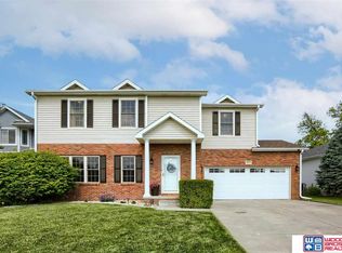 6250 Blackstone Rd, Lincoln, NE 68526