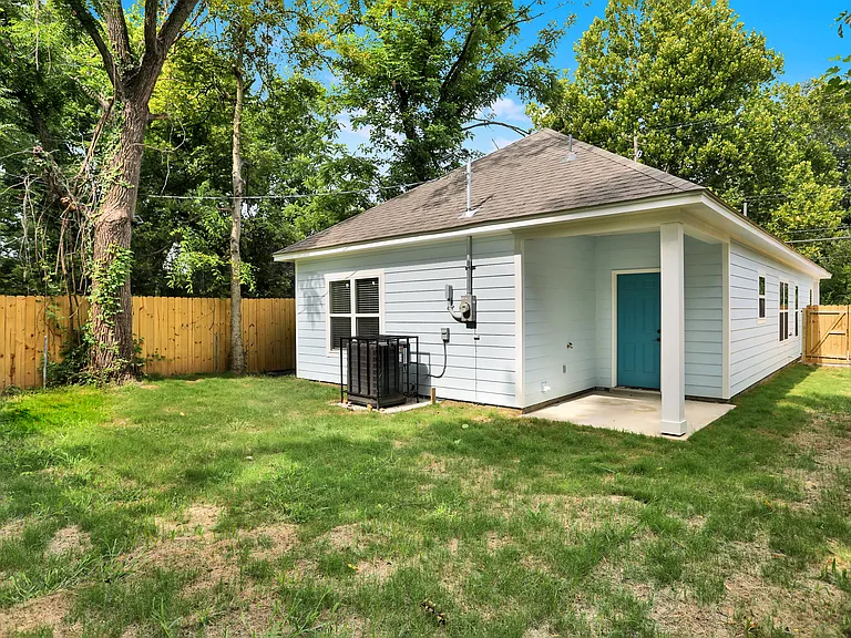 734 Marechalneil St — Photo 6