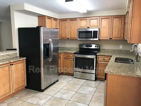 3rd image of 8699 Magnolia Dr