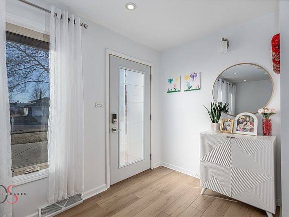 3rd image of 2704 Cherie Ln