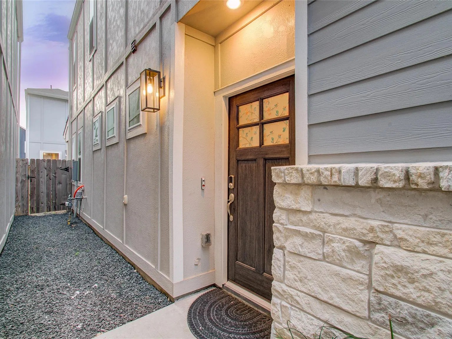 3 bed, 2.5 bath, 1709 sqft, $2,400 — Photo 3