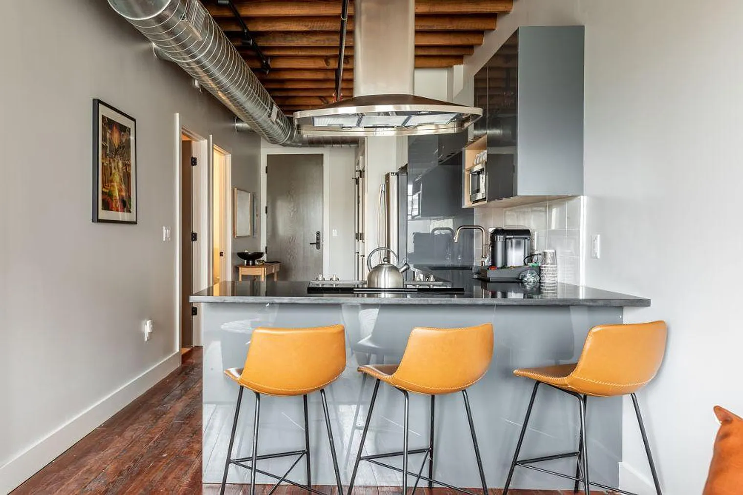 2 bed, 2.0 bath, 850 sqft, $10,247 — Photo 2