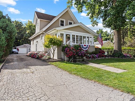 2nd image of 41825 Adelbert St