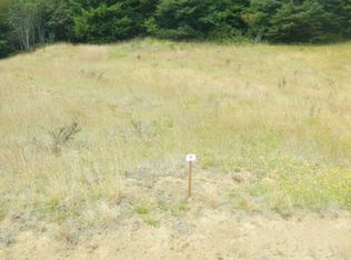 390 Providence Dr #8, Reedsport, OR 97467