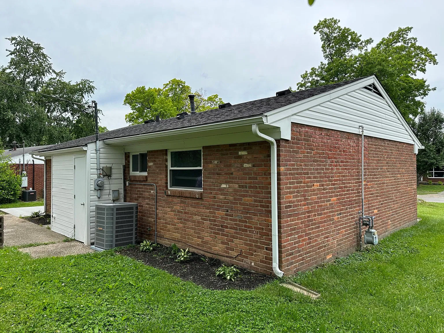 3 bed, 1000 sqft, $1,750 — Photo 3