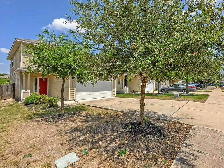 383 Eagle Brook Ln — Photo 2