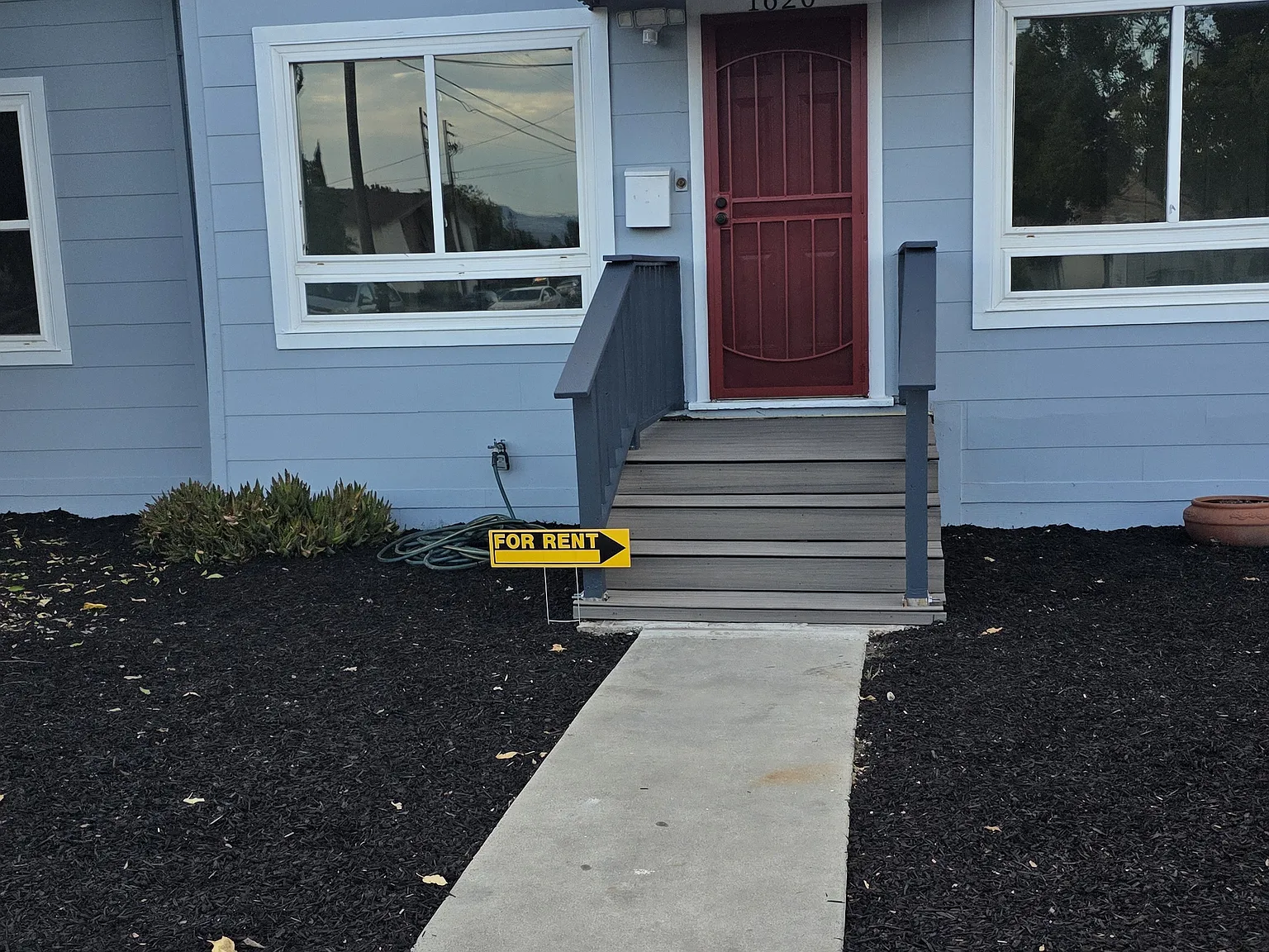 1620 Linden St — Photo 3