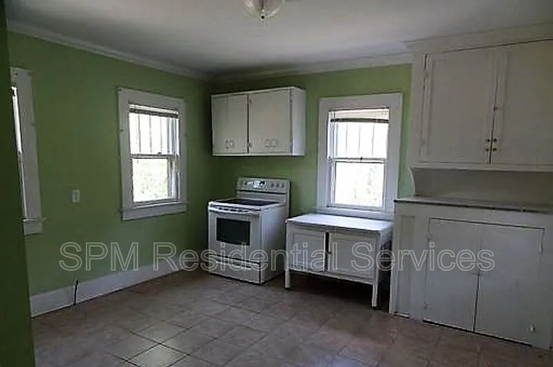 3 bed, 1.0 bath, 1360 sqft, $1,650 — Photo 4
