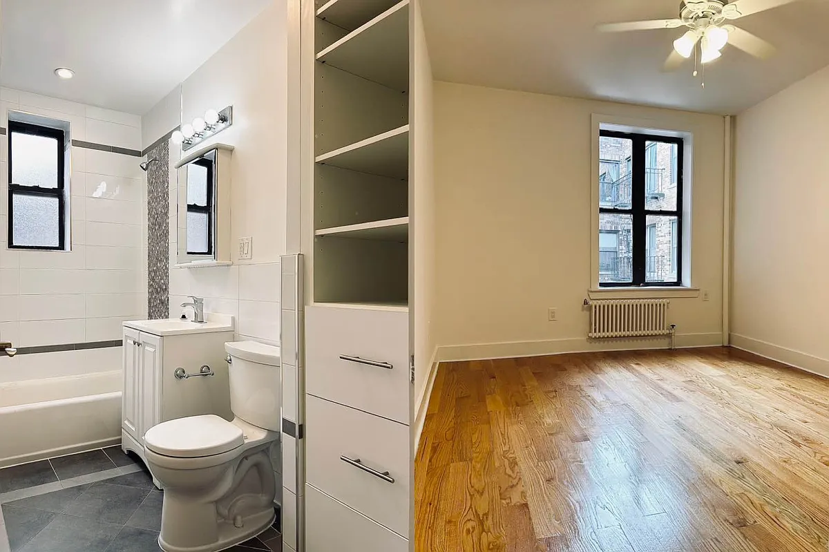 Building Photo - 30-60 29th St #E9