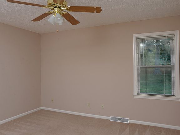 5th image of 264 Meadowview Dr #1