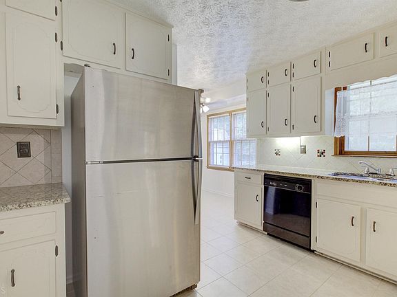 3rd image of 1959 Wickliffe Pl