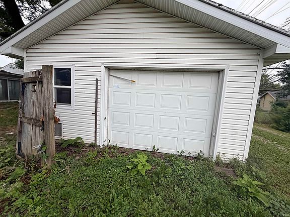 3rd image of 702 W Grant St