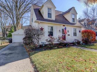 314 N Elm St, Lincoln, IL 62656