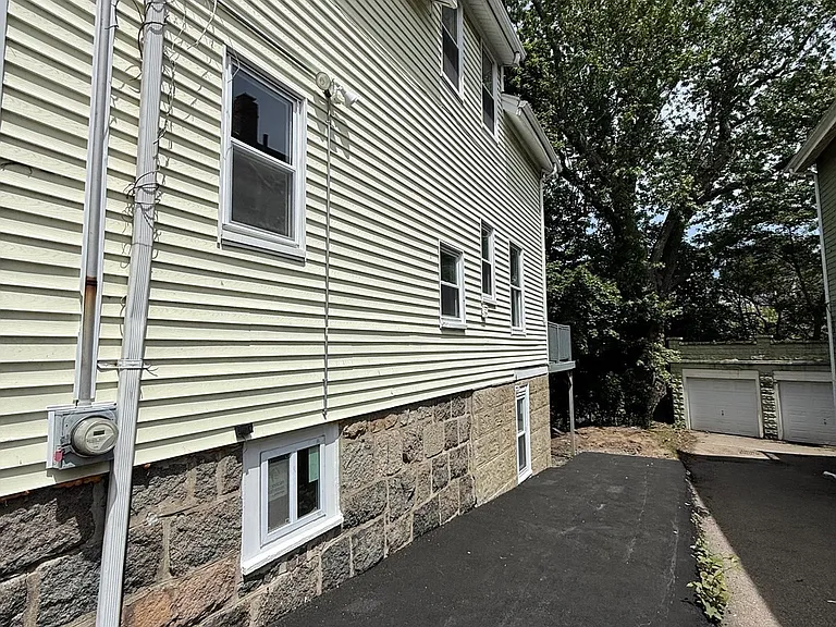 421 Belgrade Ave — Photo 18