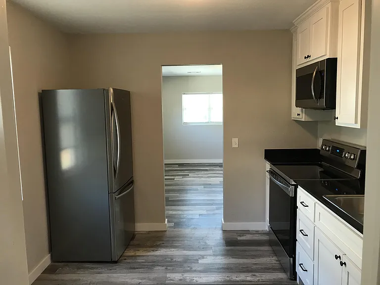 405 E Smith Streetunit #201 — Photo 3