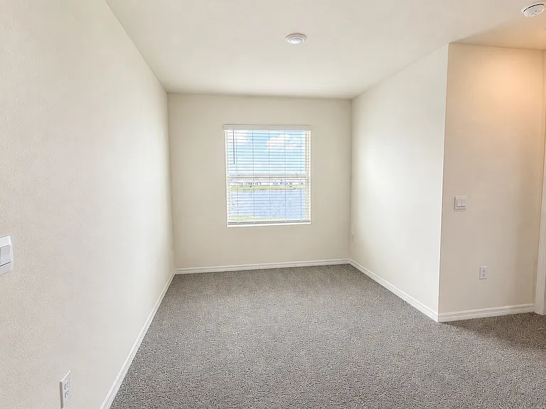 1470 Isleta Loop — Photo 12