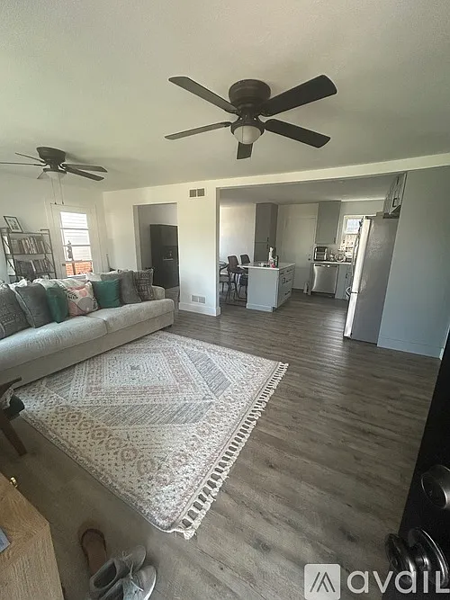 2 bed, 900 sqft, $1,950 — Photo 2