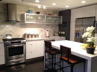 9121 Niles Center Rd APT 2W, Skokie, IL 60076