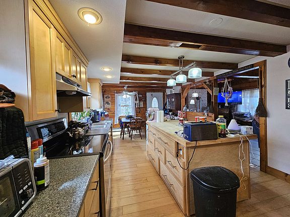 4th image of 304 Bean Hill Road