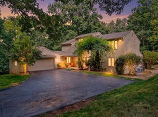 6709 Raintree Rd, Roanoke, VA 24018