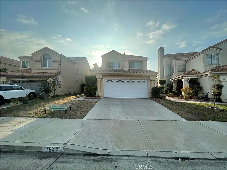 7547 Bellingham Ave — Photo 2