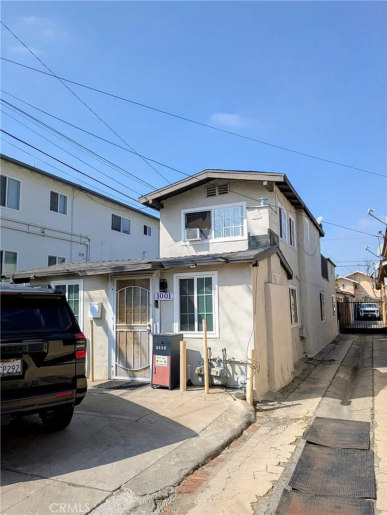 6 bed, 1723 sqft, $6,000 — Photo 1