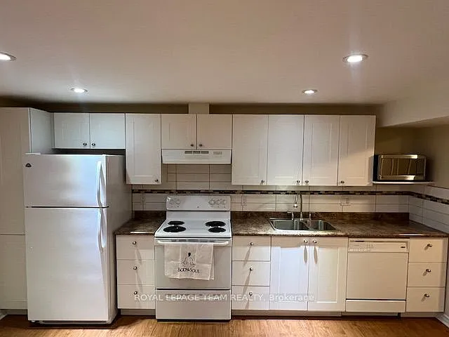 685 Everlasting Cres #B — Photo 8
