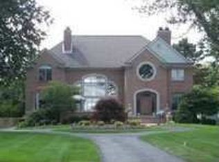 25814 E River Rd, Grosse Ile, MI 48138