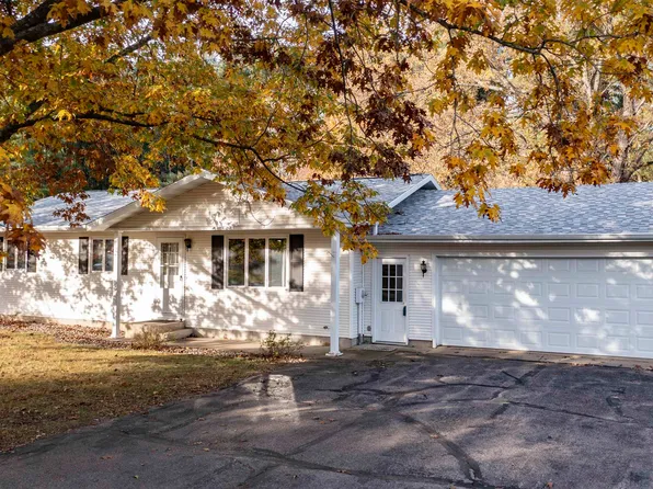 N2601 Melody Ln, Waupaca, WI 54981