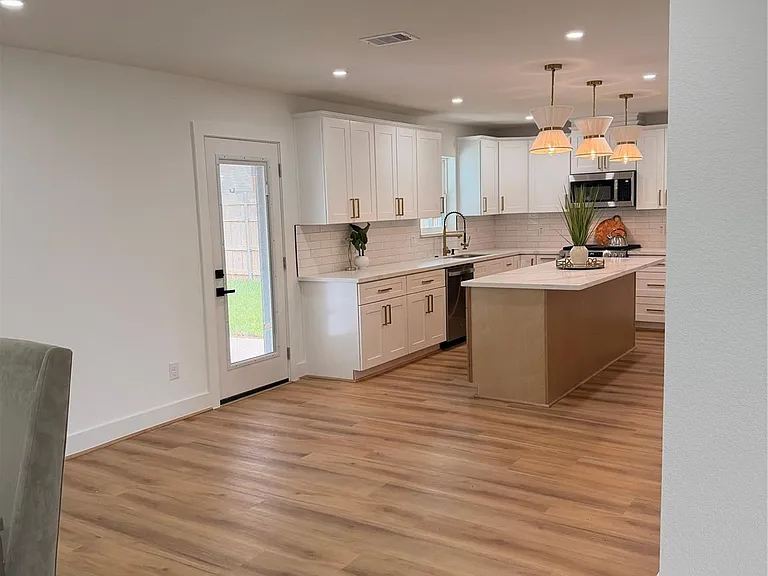 9603 Emnora Ln — Photo 9