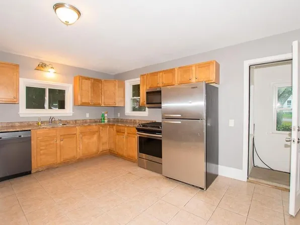 75 Hammond St #1, Bridgewater, MA 02324