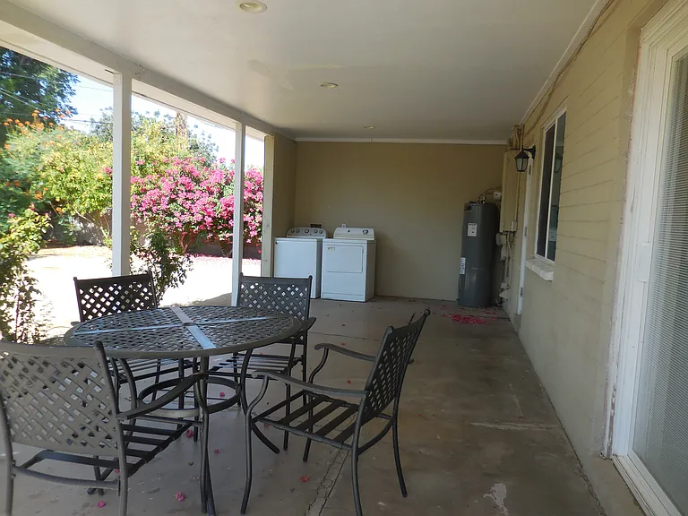 1305 E Don Carlos Ave — Photo 17