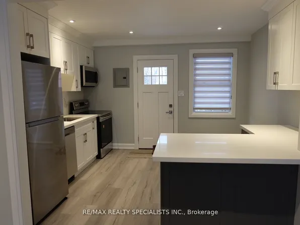 2006 Maplewood Dr #1, Burlington, ON L7R 2C4