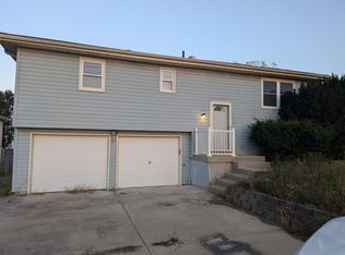 105 W 8th St, Edgerton, KS 66021