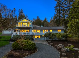 12671 Sunrise Dr NE, Bainbridge Island, WA 98110