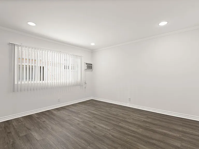 Huge Three Bedroom Available in West Hollywood — Photo 6