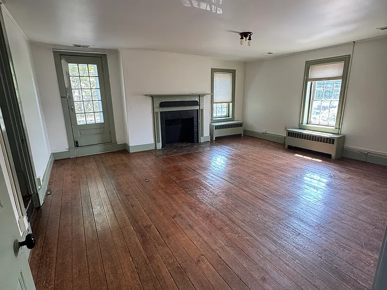 100 W Main St #3 — Photo 4