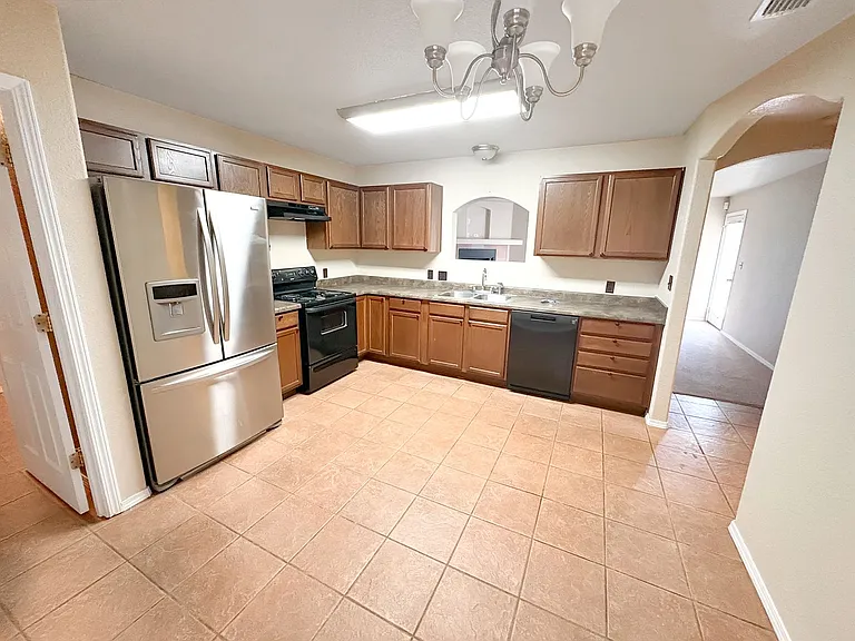 1603 W Marquis Ln — Photo 4
